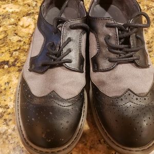 Boys size 2 Kenneth Cole dress shoes